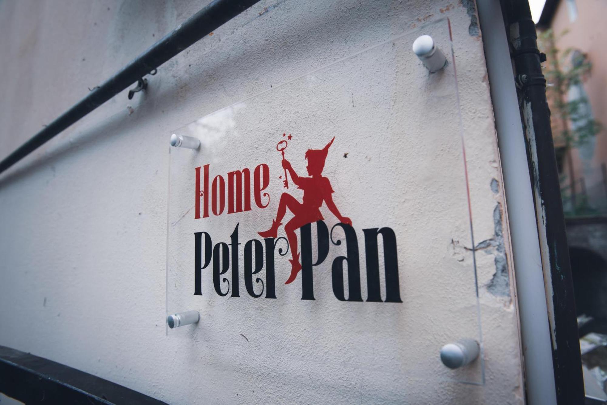 Home Peterpan, B&B Direttamente Sulla Piazza Casal Fiumanese Exterior photo